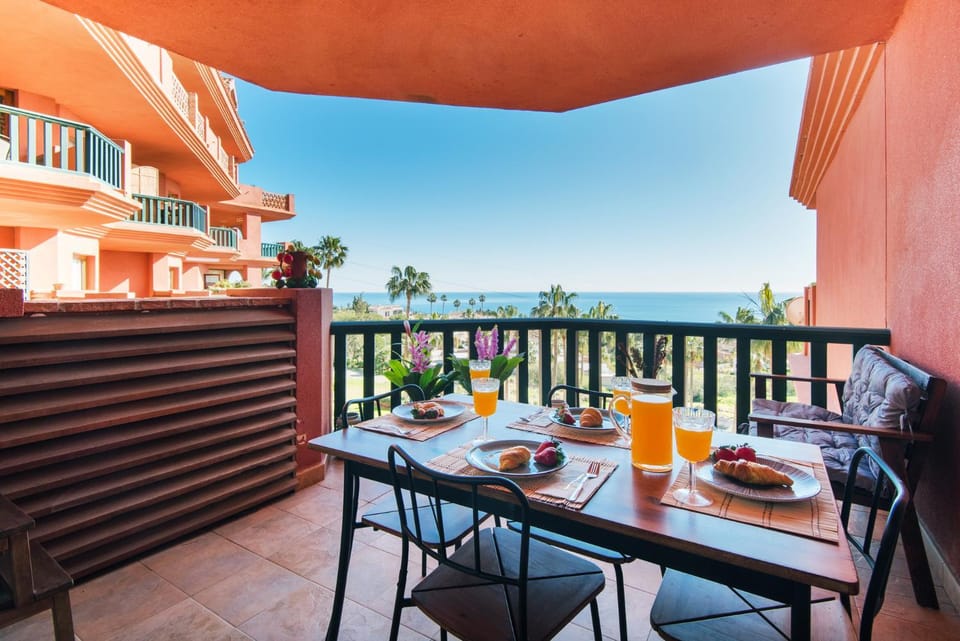 View (from property/room), Balcony/Terrace, Seating area, Dining area, Sea view