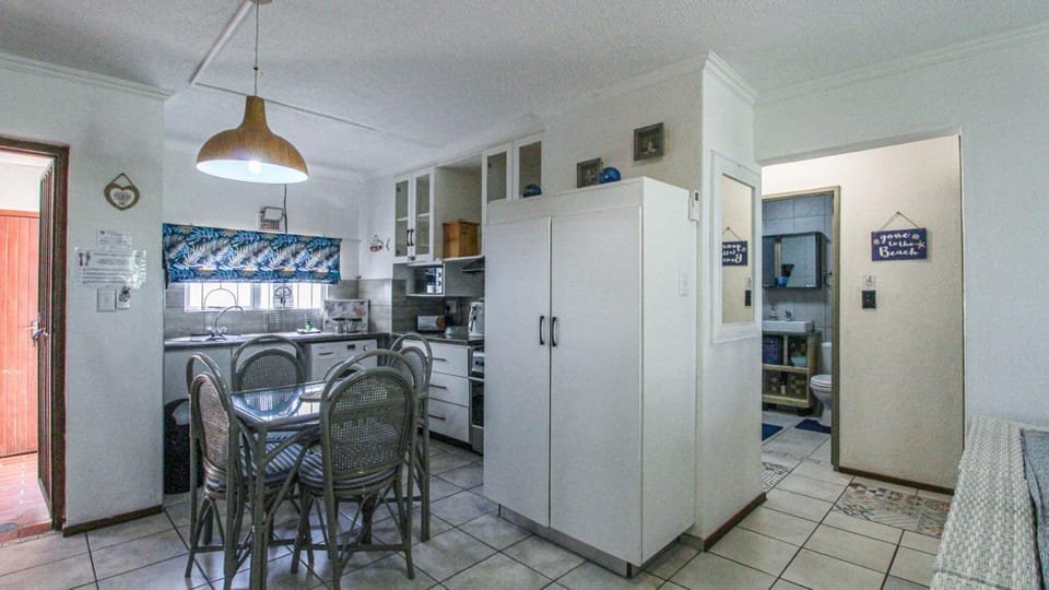 Dining area, oven, stove