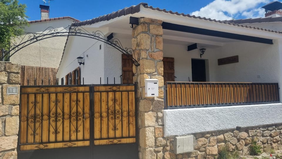 CASA Violeta House in Community of Madrid