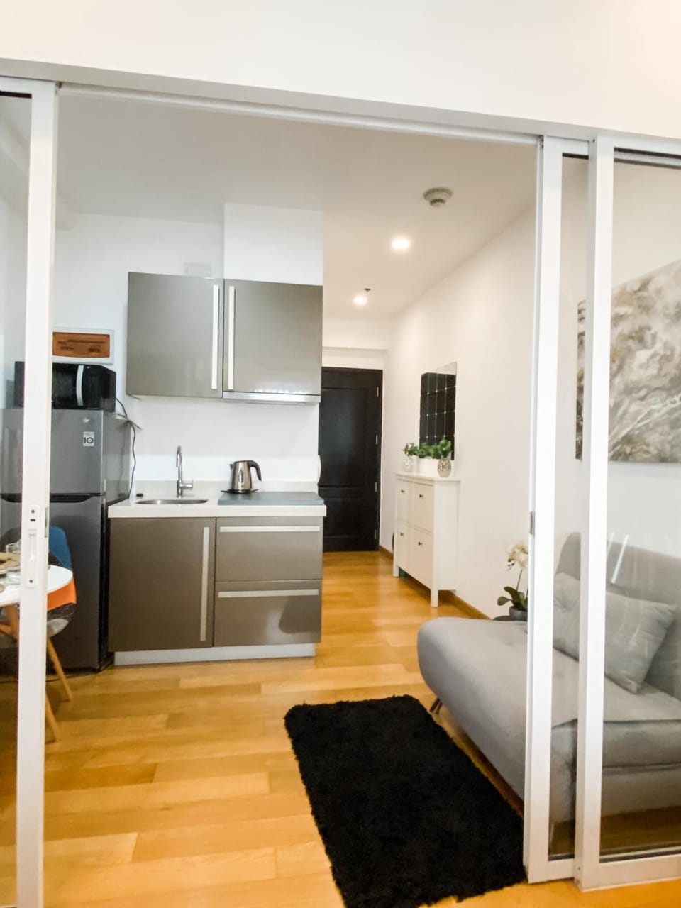 Studio unit at The Milano Residences Apartment hotel in Makati