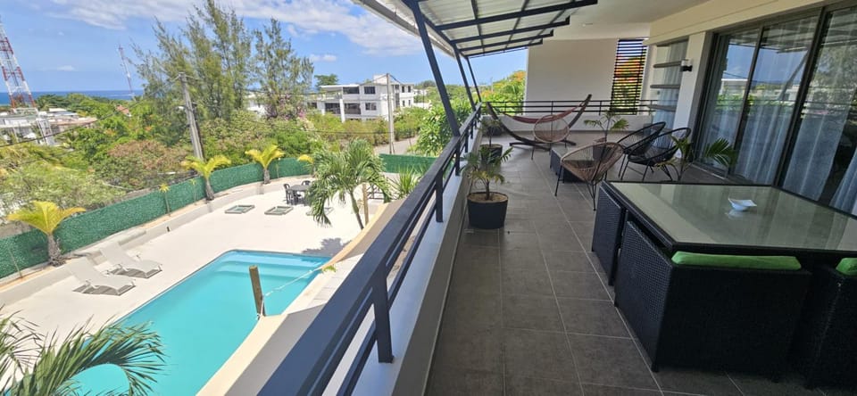 Day, Natural landscape, View (from property/room), Balcony/Terrace, Pool view, Swimming pool, sunbed