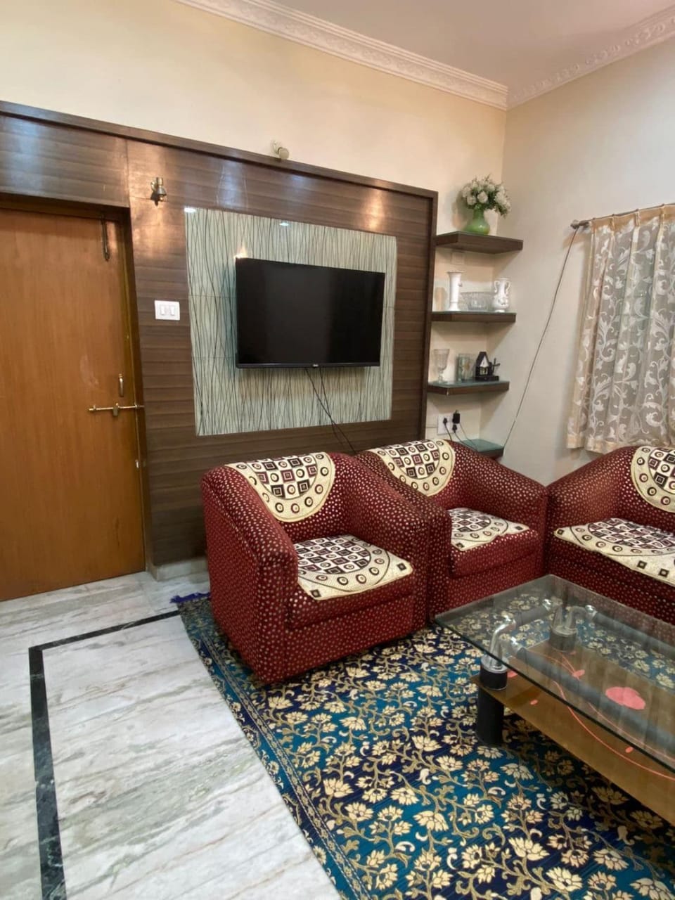 Communal lounge/ TV room, TV and multimedia, Living room, Seating area, Evening entertainment