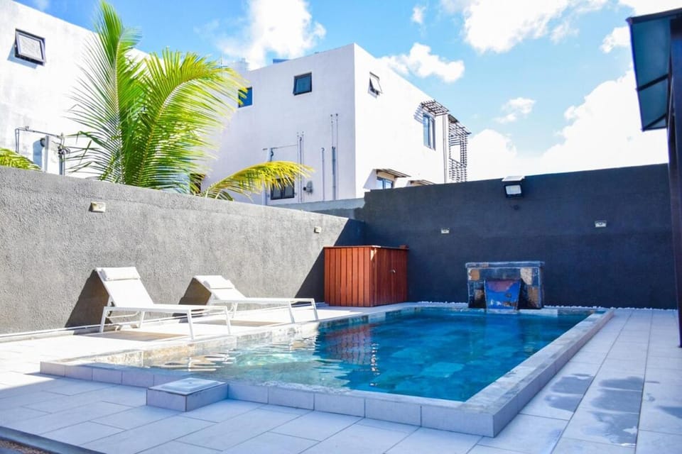 Day, Pool view, Swimming pool, sunbed