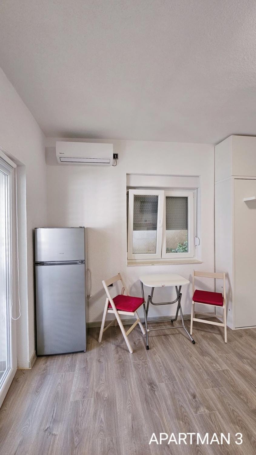 Kitchen or kitchenette, Living room, Seating area, Dining area, air conditioner