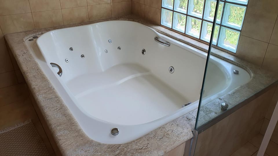 Hot Tub, Bathroom
