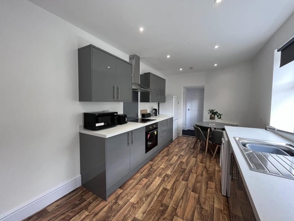 Kitchen or kitchenette, oven, stove