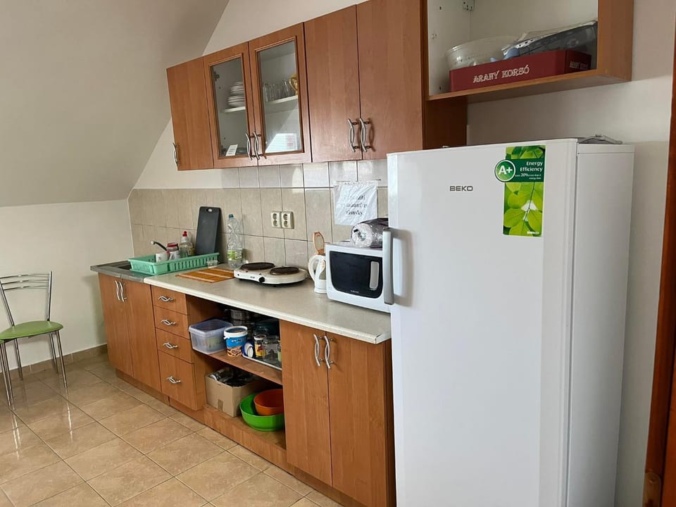 Coffee/tea facilities, Kitchen or kitchenette, Kitchen or kitchenette, stove
