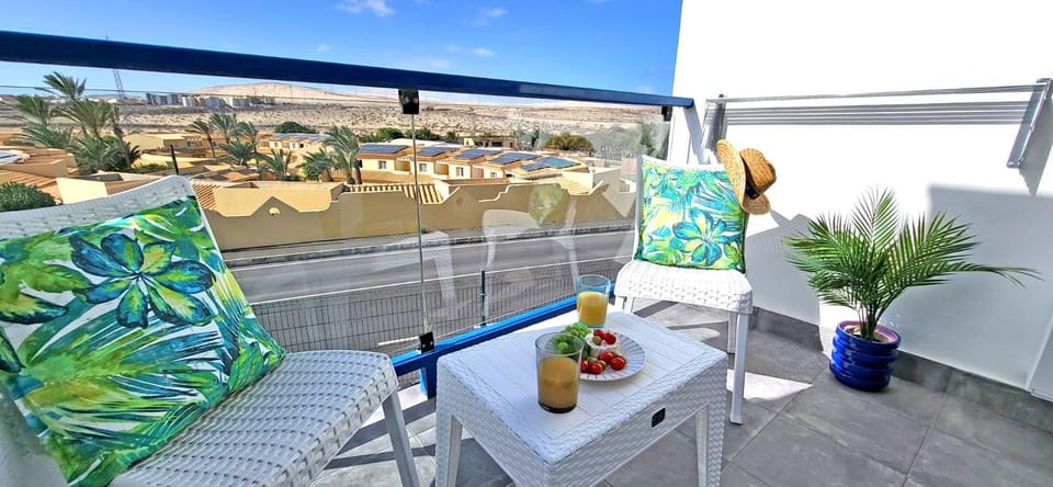 View (from property/room), Balcony/Terrace, Seating area