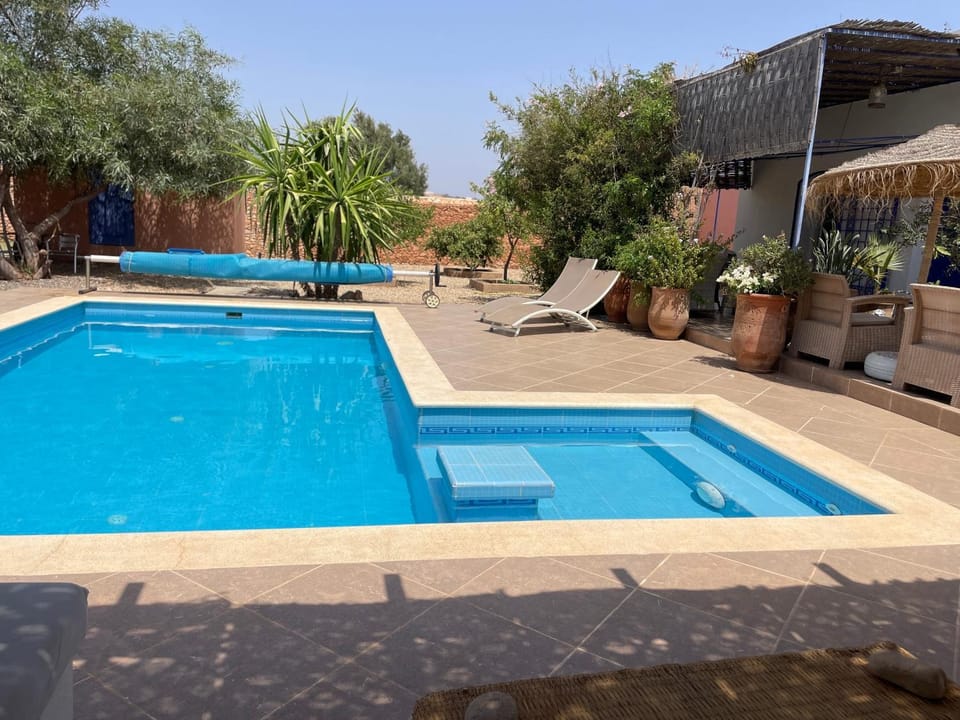 Swimming pool, sunbed