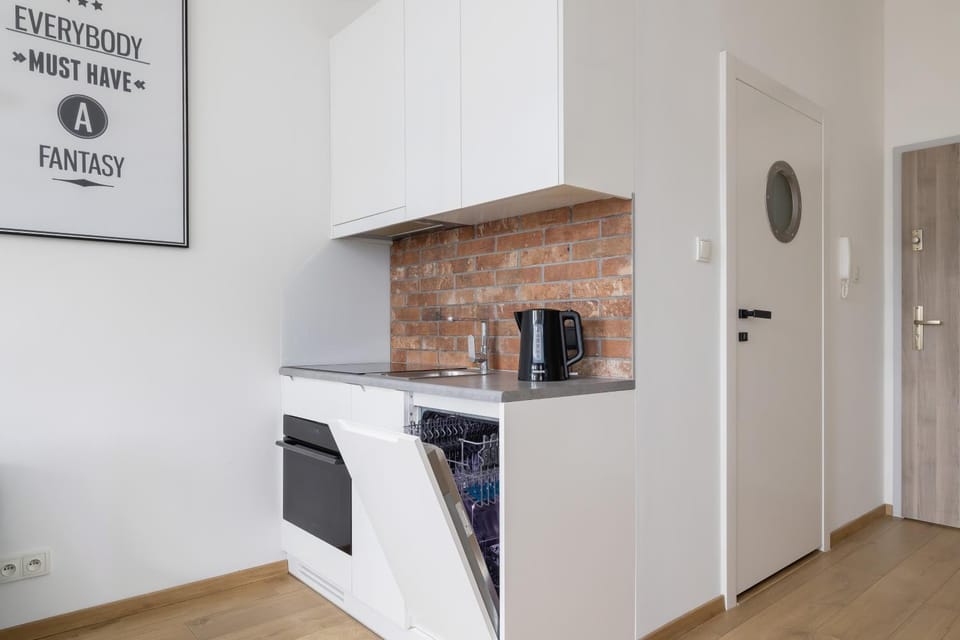 Coffee/tea facilities, Kitchen or kitchenette, dishwasher, oven, stove