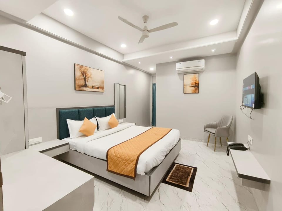 TV and multimedia, Photo of the whole room, Bedroom