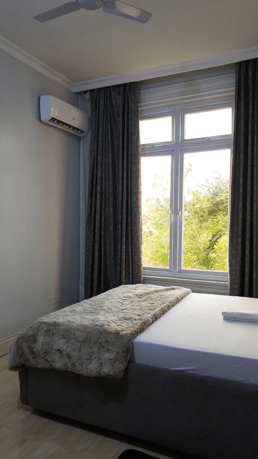 Bed, Photo of the whole room, Bedroom, air conditioner