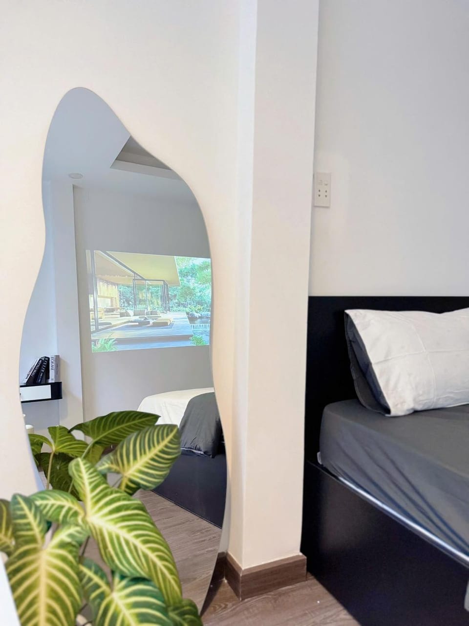Bed, TV and multimedia, Photo of the whole room, Seating area, Bedroom
