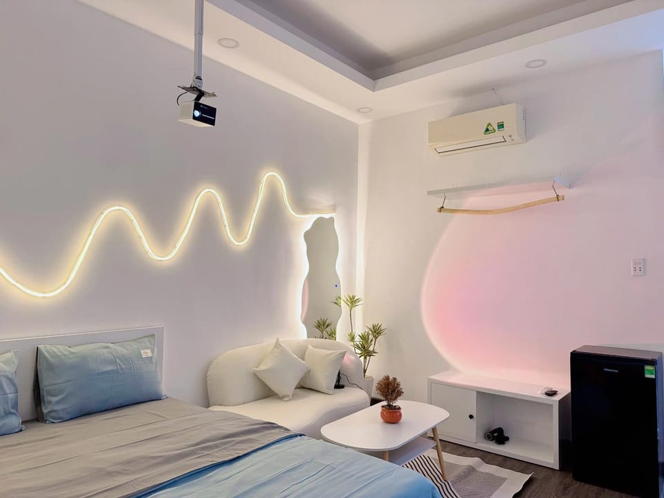 Bed, Photo of the whole room, Bedroom, air conditioner