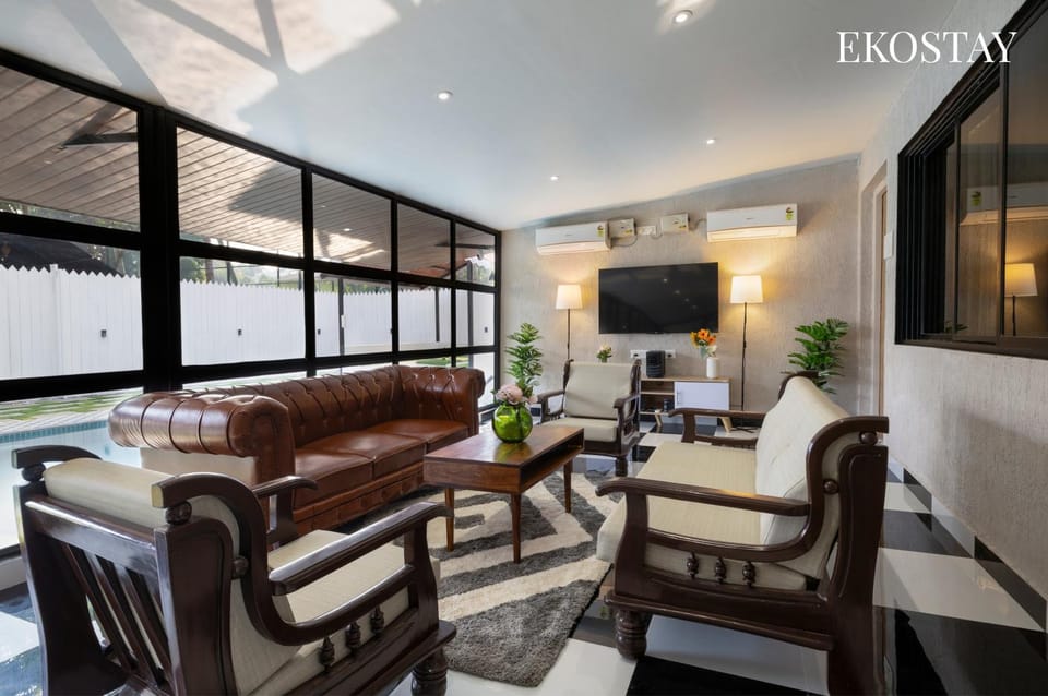 Communal lounge/ TV room, TV and multimedia, Living room, Seating area, Evening entertainment
