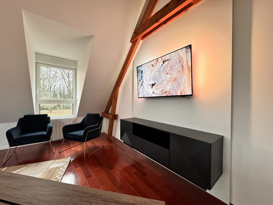 Communal lounge/ TV room, Living room