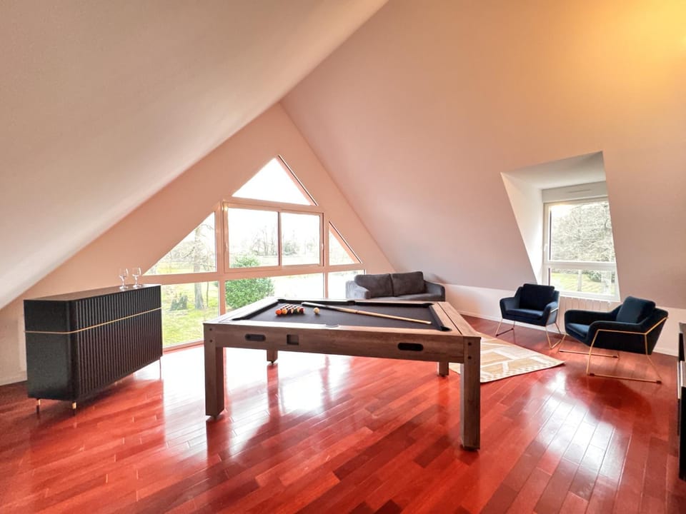 Communal lounge/ TV room, Billiard, Living room