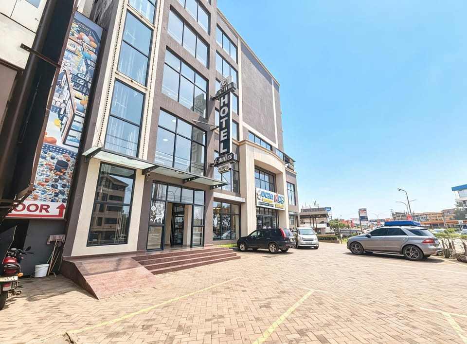 Property building, Day, Neighbourhood, City view, Street view, Location, Parking