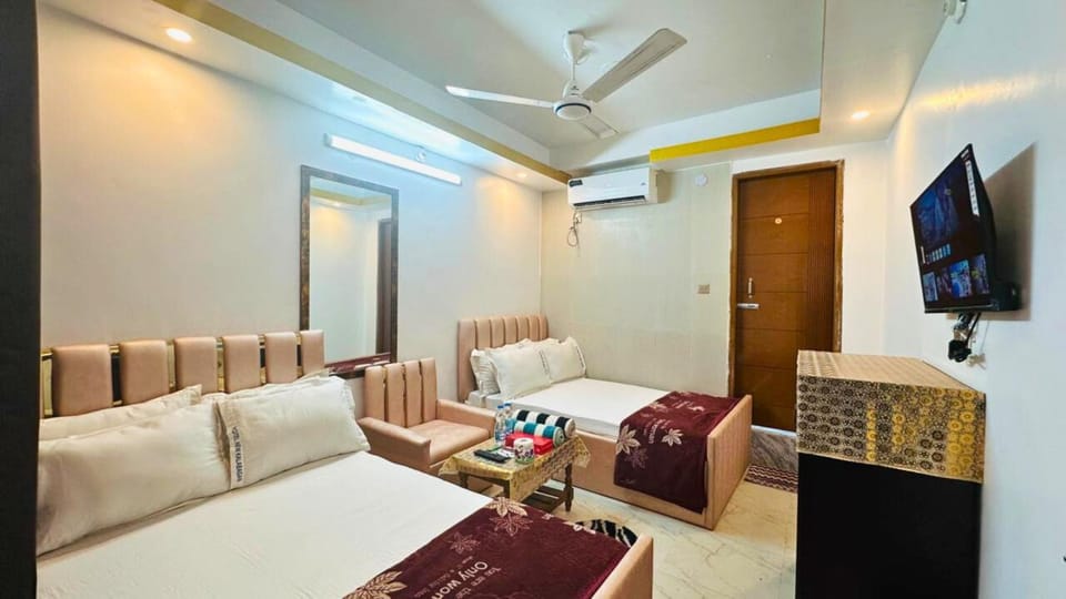 TV and multimedia, Photo of the whole room, Bedroom