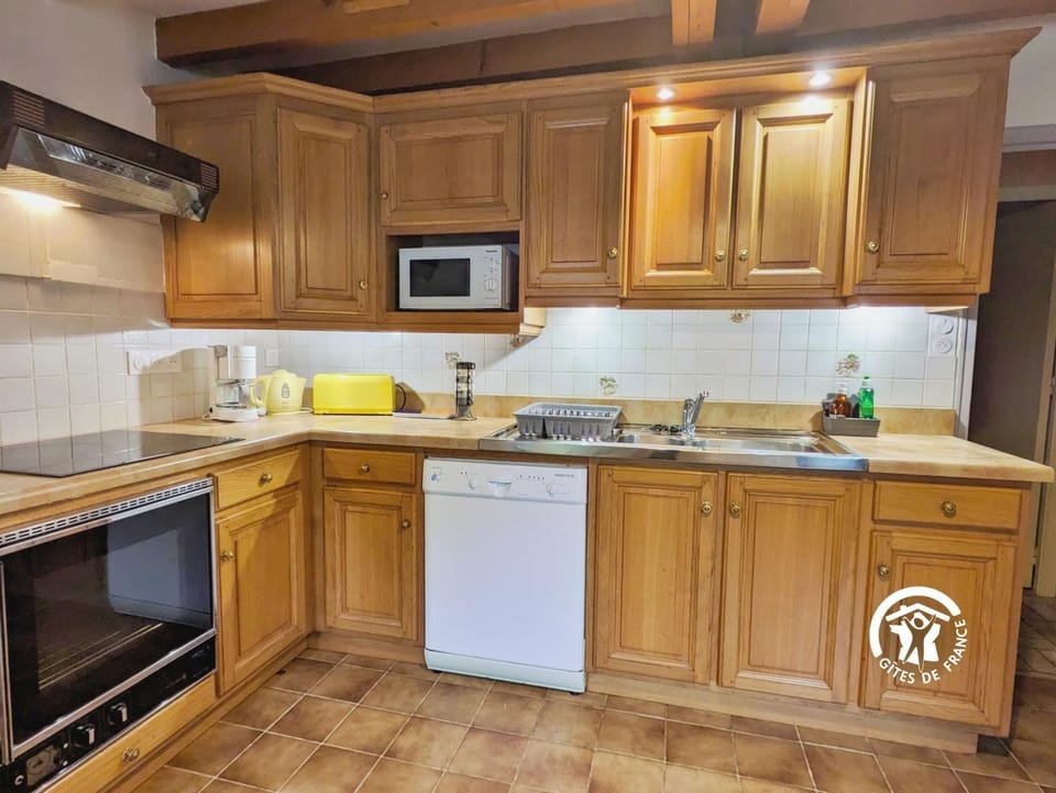 Kitchen or kitchenette, dishwasher, oven, stove, toaster