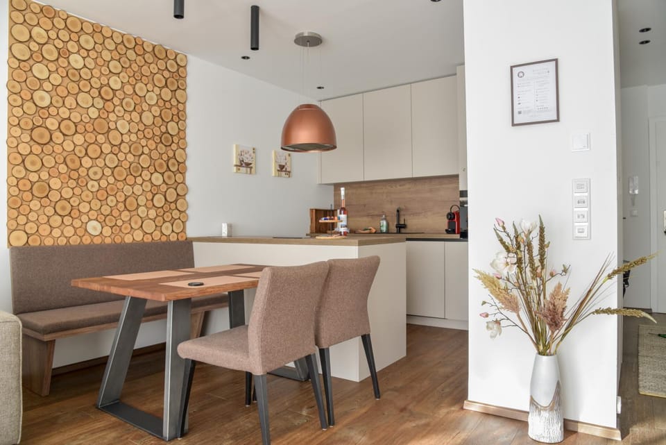 Dining area, kitchen