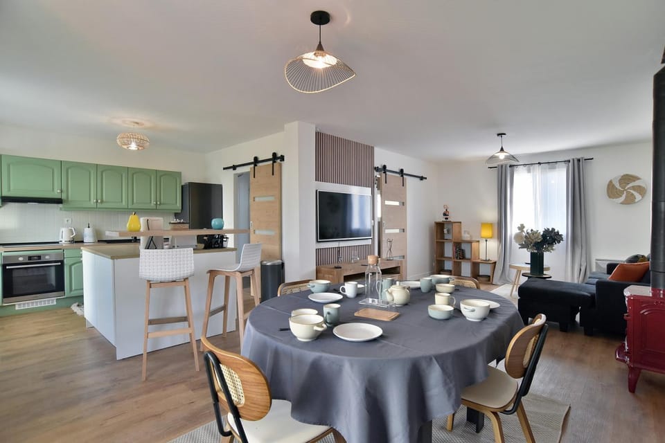 Kitchen or kitchenette, Living room, Dining area