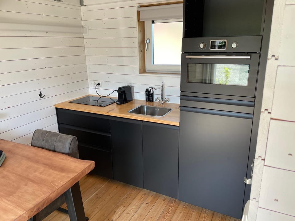 Kitchen or kitchenette, oven, stove
