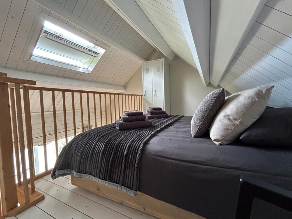Bed, Bedroom