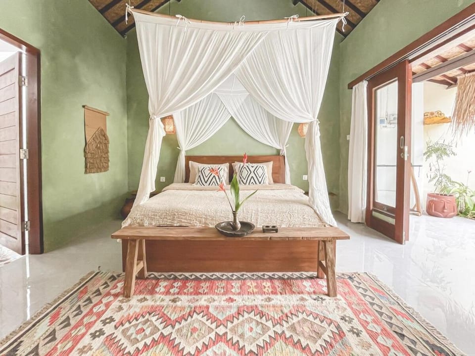 Tropical 2BR Bingin Center 2 Minutes to Beach Villa in Bali
