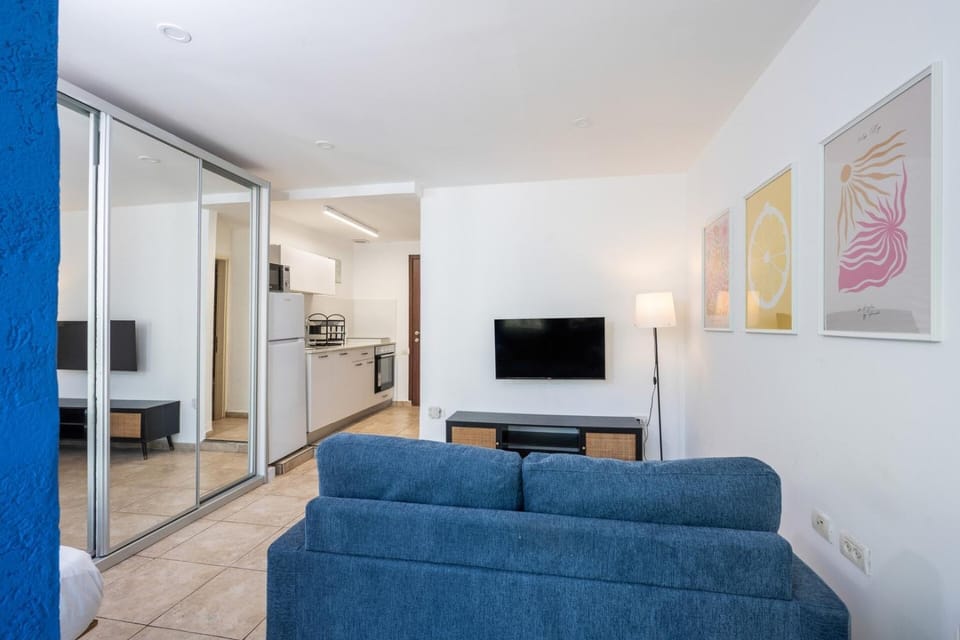 (Building Shelter) Best Location Studio Apartment in Tel Aviv-Yafo