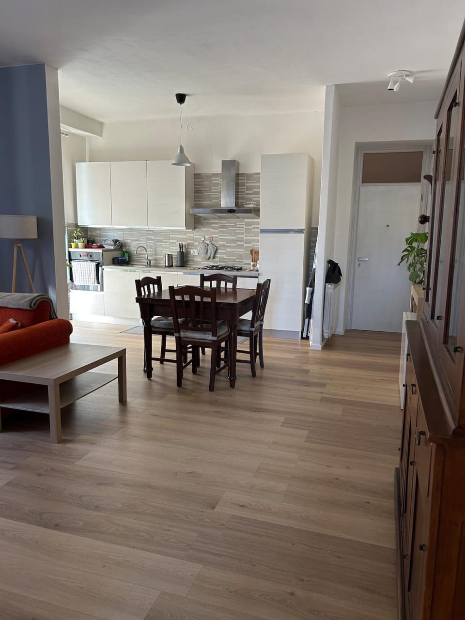 Kitchen or kitchenette, Living room