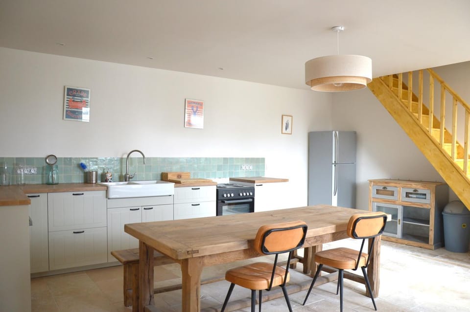 Kitchen or kitchenette, Dining area, dishwasher, stove