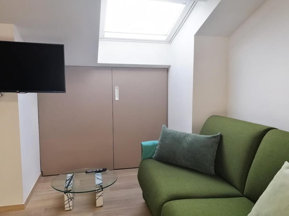 Communal lounge/ TV room, Living room, Seating area