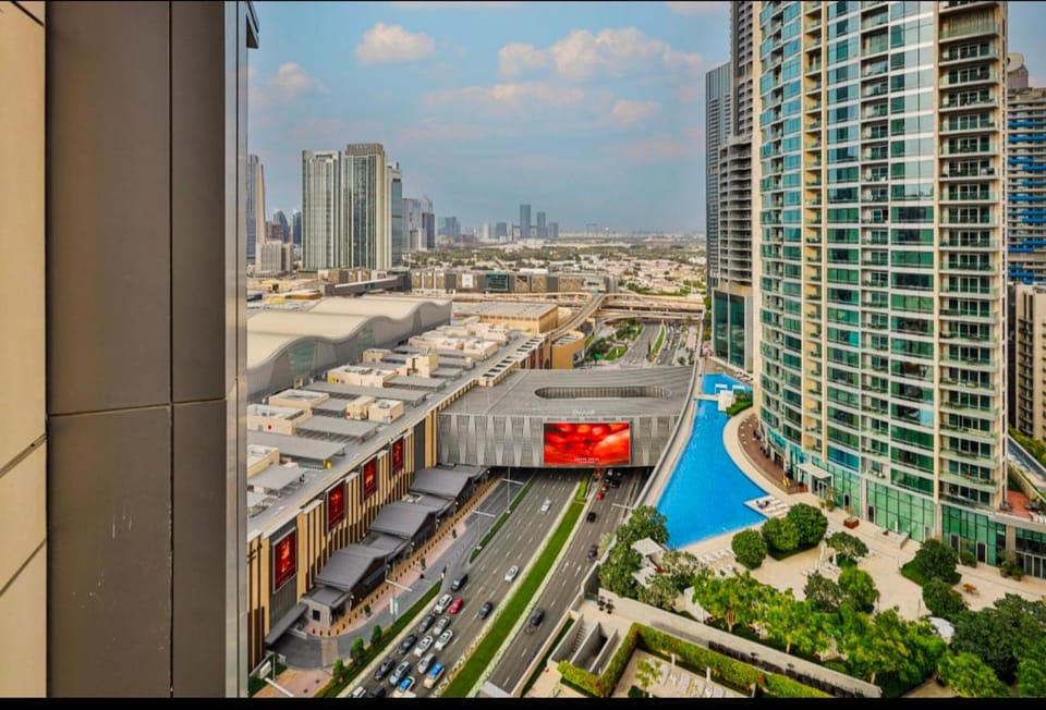 " Luxury Stay in Downtown Dubai - Stunning Views & Prime location ! Apartment in Dubai