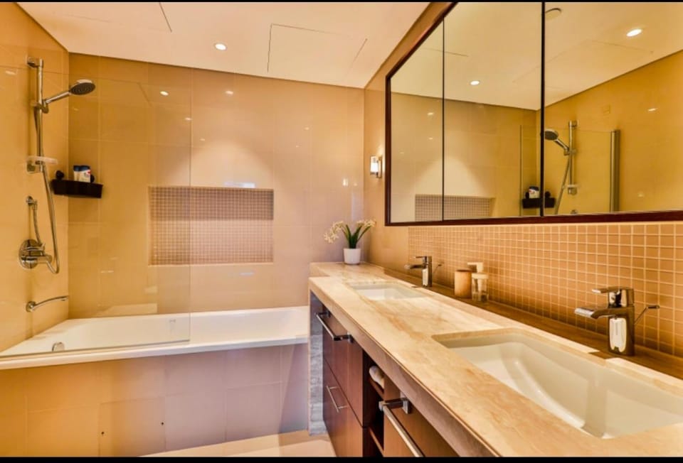 " Luxury Stay in Downtown Dubai - Stunning Views & Prime location ! Apartment in Dubai