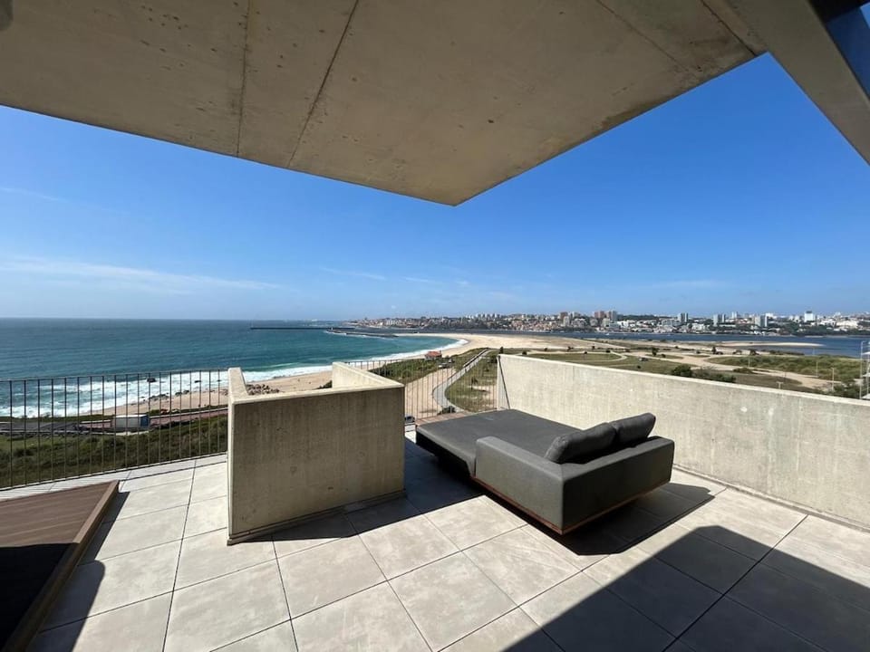 Natural landscape, View (from property/room), Balcony/Terrace, Seating area, Beach, Sea view
