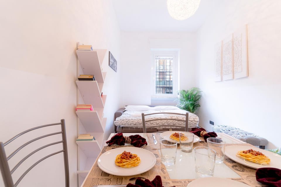 Bed, Food and drinks, Photo of the whole room, Dining area, Food, Lunch