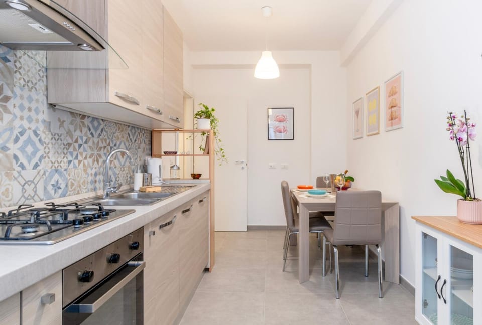 Kitchen or kitchenette, Kitchen or kitchenette
