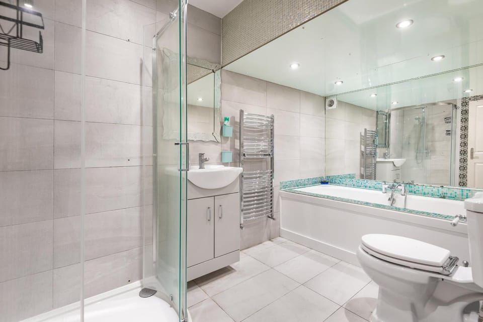 2-Bed Apartment Steps from Muswell Hill Apartment in London