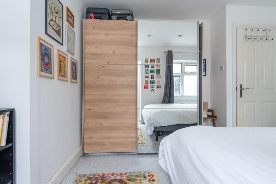2-Bed Apartment Steps from Muswell Hill Apartment in London