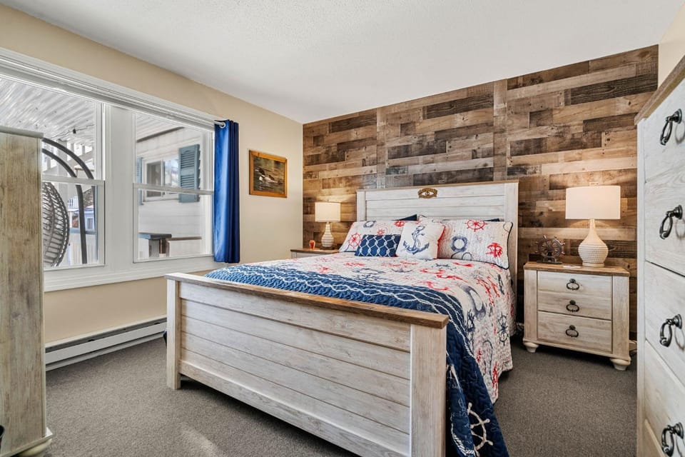 Shangri-La Escape-Steps to Beach and Marina-AC House in Hampton Beach