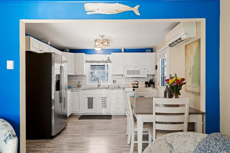 Shangri-La Escape-Steps to Beach and Marina-AC House in Hampton Beach