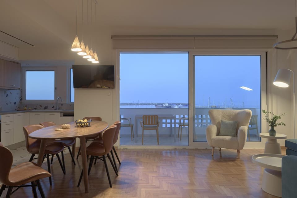 TV and multimedia, Seating area, Sea view