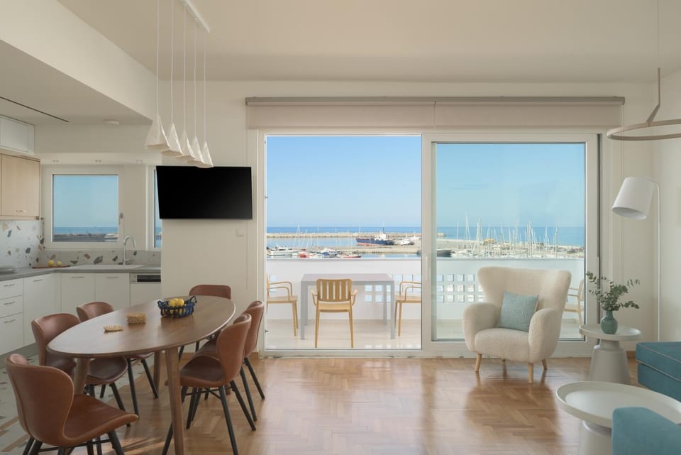 TV and multimedia, View (from property/room), Kitchen or kitchenette, Living room, Dining area, Sea view