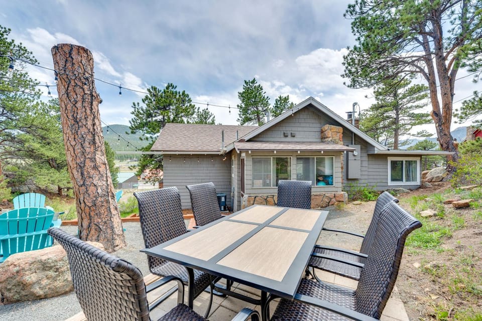 Steps to Estes Lake: Mtn-View Hideaway w/ Hot Tub! House in Rocky Mountain National Park