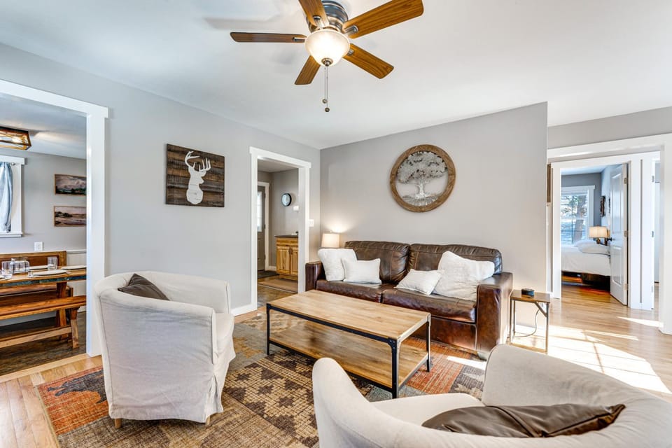 Steps to Estes Lake: Mtn-View Hideaway w/ Hot Tub! House in Rocky Mountain National Park