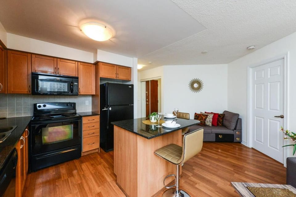 PlanURstay Amazing- 2BR & 2BTH - Walk-in distance to Square One Mall Apartment in Mississauga
