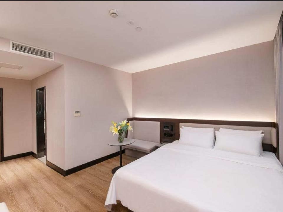 Bed, Bedroom, air conditioner