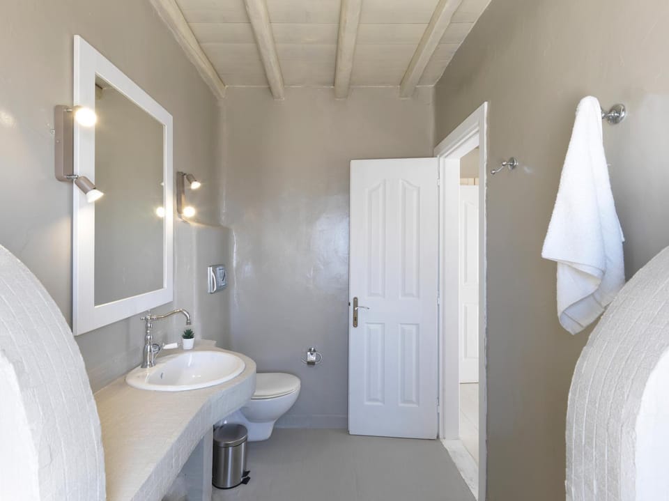 Toilet, Bathroom, towels