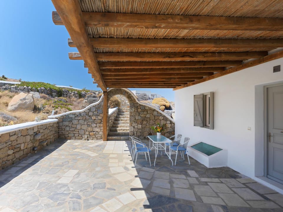Natural landscape, Balcony/Terrace, Dining area